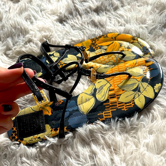 Tory Burch thong sandals with buckle - Picture 4 of 5